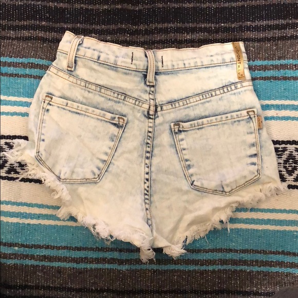 Vibrant M.I.U. High Waist Daisy Jean Shorts Small - Picture 2 of 6